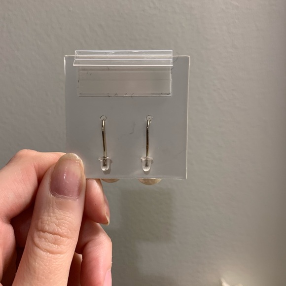 NWT Pearl Dangle Earrings - Picture 3 of 3